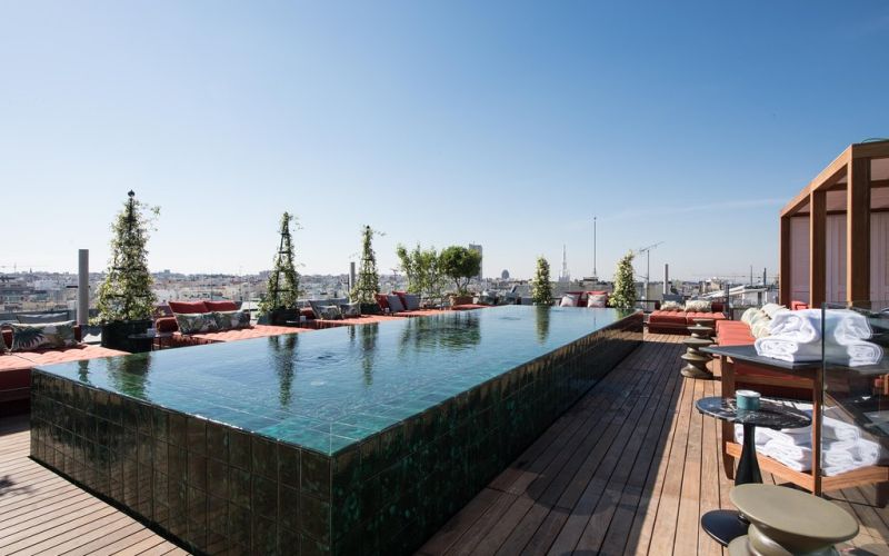 Piscina em cobertura, referência do fabricante EP Elements. Imagem de ambiente.