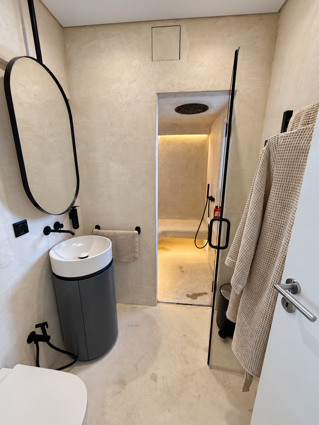 Transformação de um duche em banho de vapor com acesso pela casa de banho