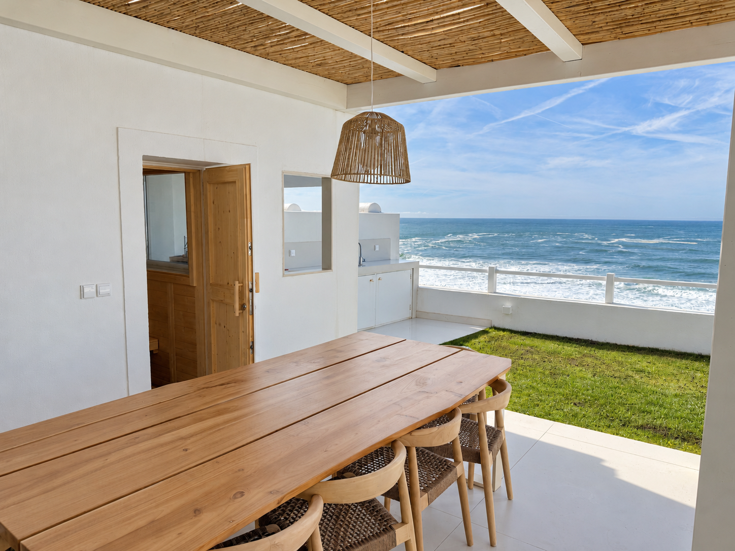 Sauna exterior feita à medida num terraço junto ao mar da Ericeira